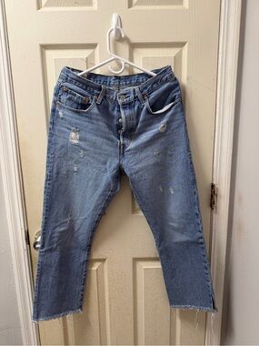 💙 Levi’s 501 Light Wash Distressed Jeans - Size W30/L26